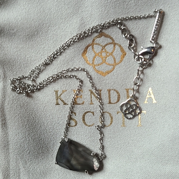 Kendra scott isla pendant necklace in black mother of pearl - Picture 5 of 15